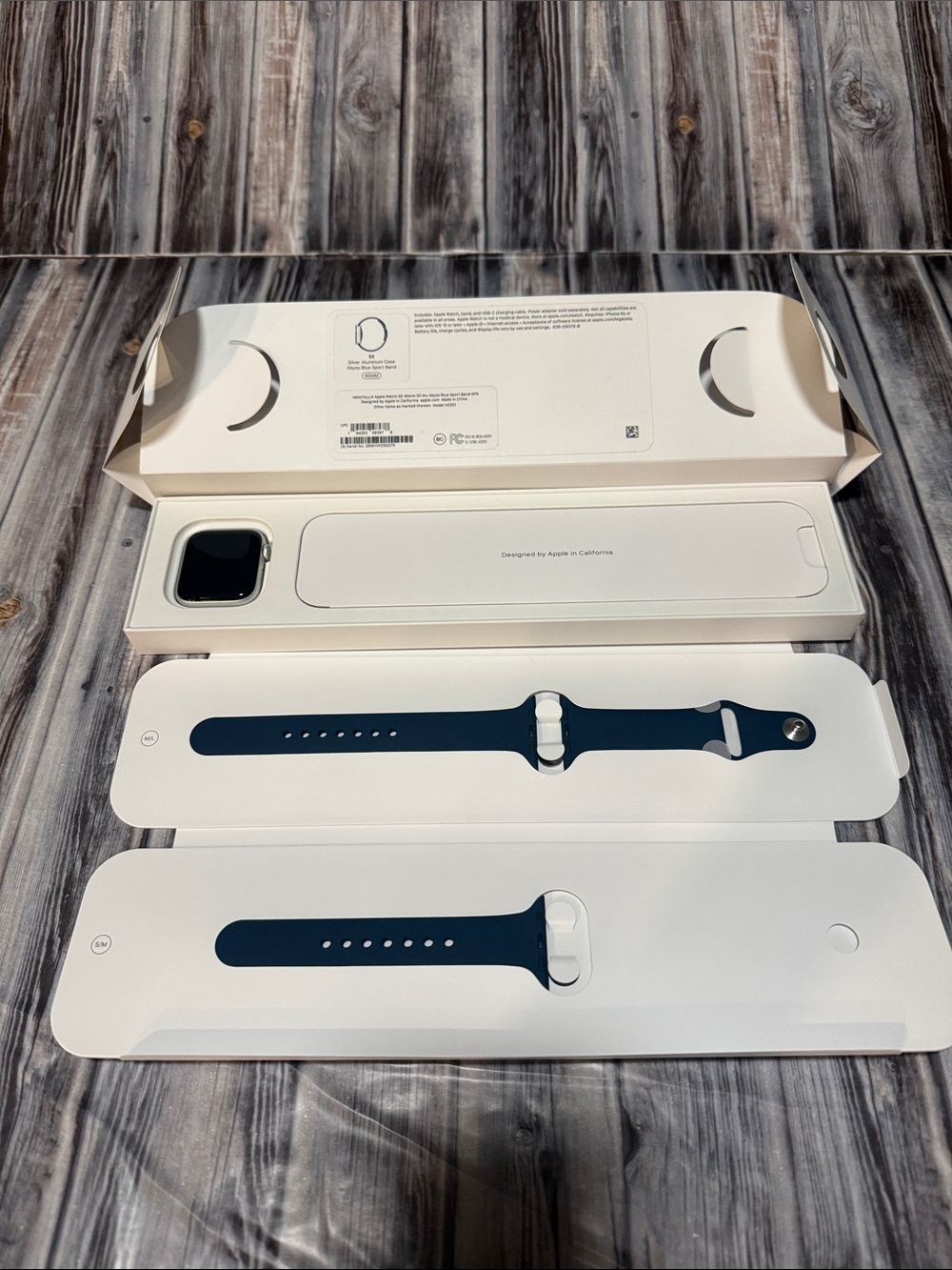 Apple Watch SE 40mm, silver aluminum case, abyss blue sport band